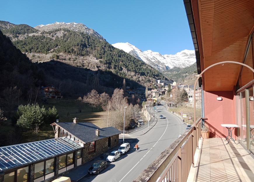 Views North to Arinsal