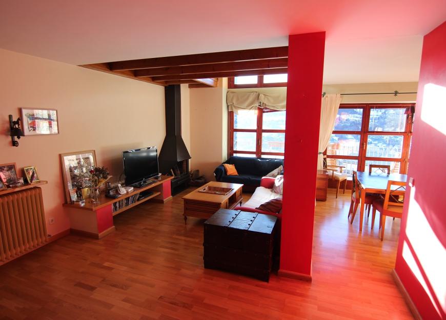 Living Room, ample light
